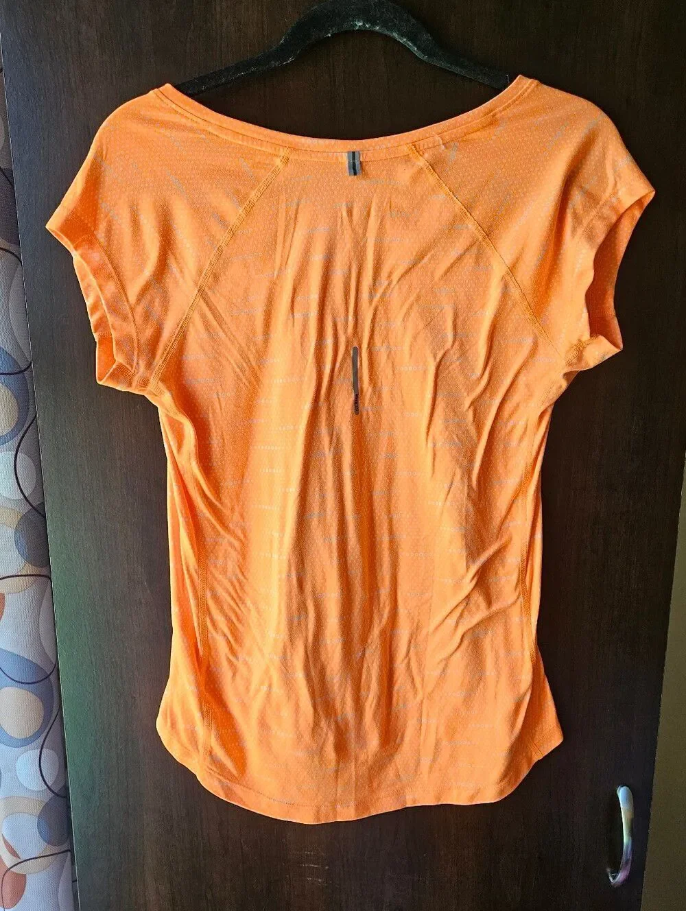 Nike Women’s Orange Short Sleeve V-Neck Performance Tee Size Medium